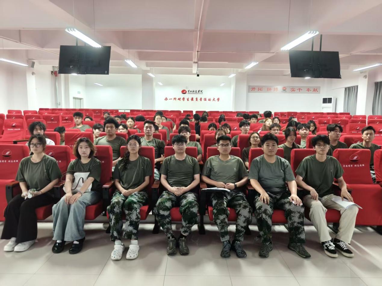 引导青年学子夯实思想根基