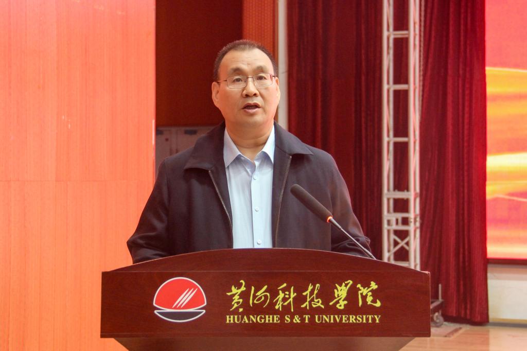 院长徐斌院长宣读2025级新生军训与
